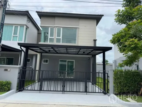 Detached House for rent in Bang Phli, Samut Prakan - Modern two-storey detached house with gated covered carport and large windows in Bang Phli.