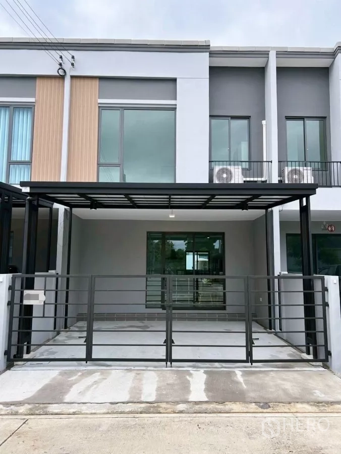 Townhouse for rent in Bang Phli, Samut Prakan - Modern two-storey townhouse facade with covered gated carport in Bang Phli.