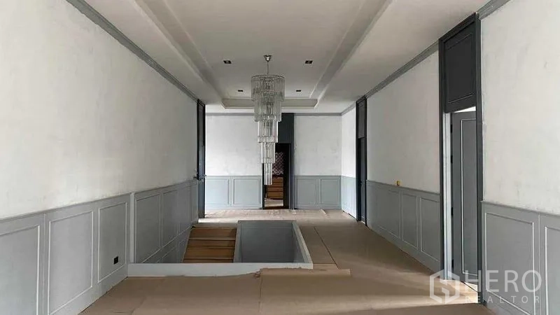 Detached House for sale in Mueang Nonthaburi, Nonthaburi - Upper landing with chandelier over stairwell, paneled half walls and long gallery layout.