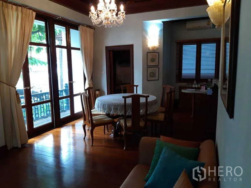 Townhouse for rent in Khlong Toei, Bangkok - Dining room with chandelier, French doors to balcony and hardwood floors.