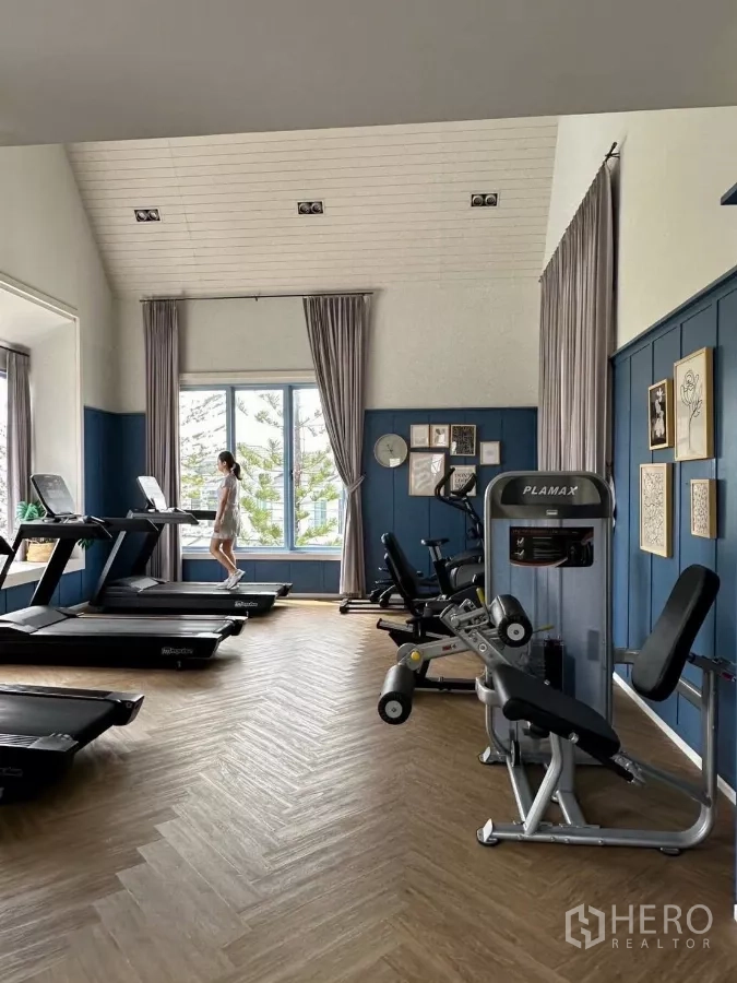 Townhouse for rent in Prawet, Bangkok - Fitness center with treadmills, weight machines and large windows.