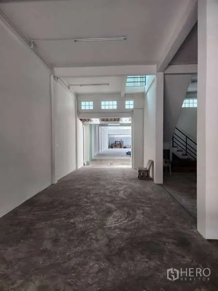 Shophouse for rent in Khlong Toei, Bangkok - Long corridor view toward the rear with clerestory windows and high ceiling.