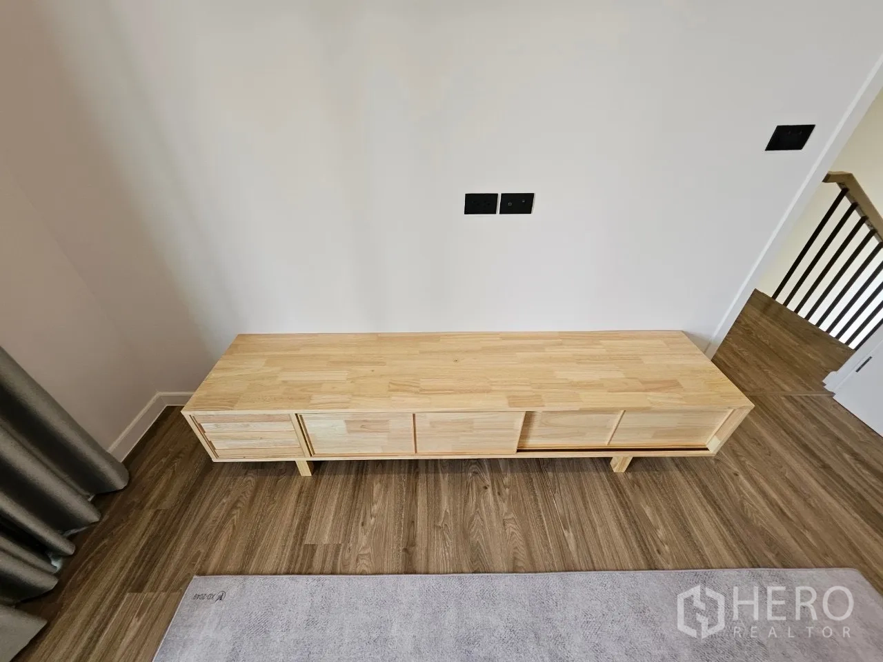 Detached House for rent in Bang Kapi, Bangkok - Wooden media bench in the upstairs family area with power outlets.