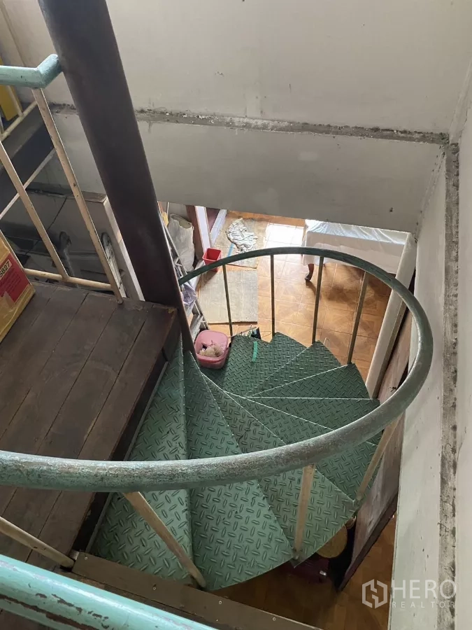 Shophouse for rent in Khlong Toei, Bangkok - Top view down the green metal spiral staircase to lower level.