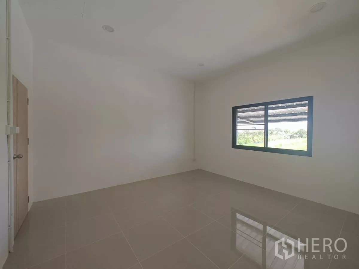 Warehouse for rent in Sam Phran, Nakhon Pathom - Bright upper-floor office room with tiled flooring and a wide window.
