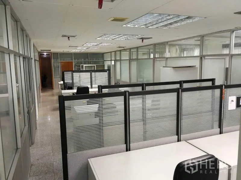 Office Space for rent in Bang Na, Bangkok - Open-plan workspace with cubicles, glass partitions, and recessed ceiling lighting.