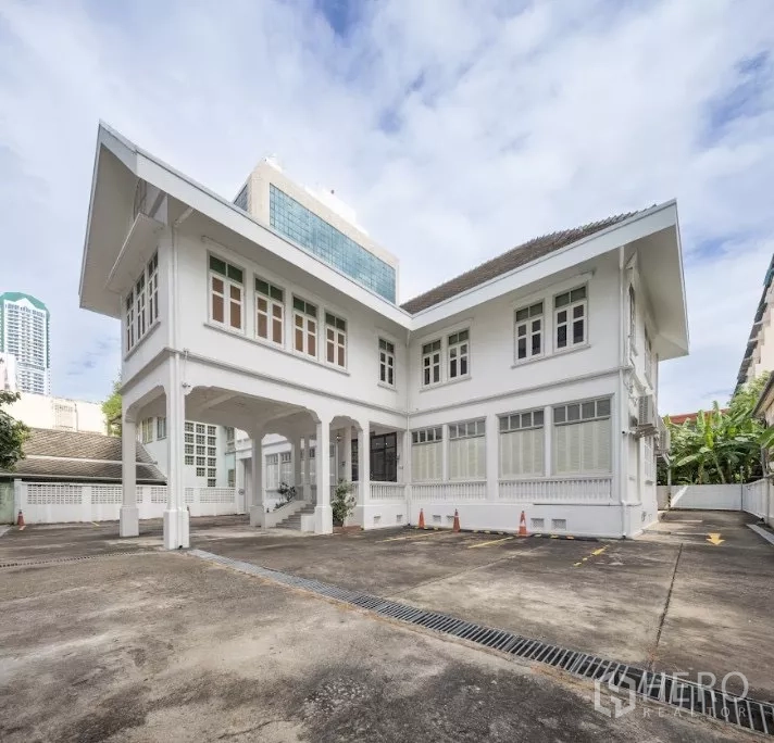 Retail Space for rent in Bang Rak, Bangkok - Rear exterior view showing multiple parking bays and colonial-style windows