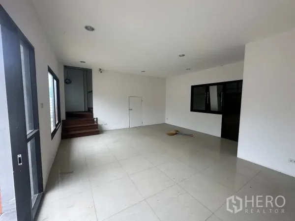 Warehouse for rent or sale in Bang Yai, Nonthaburi - Ground-floor office space with large windows and glossy tiled flooring.