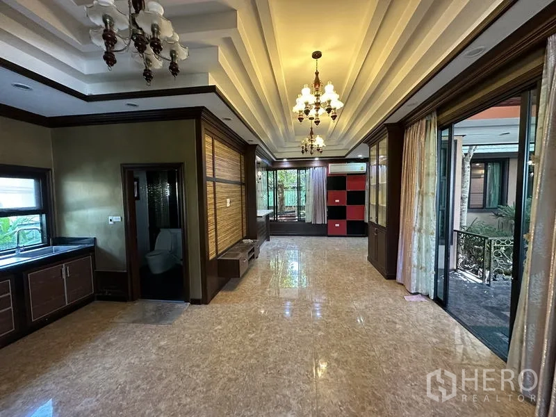 Detached House for sale in Lam Luk Ka, Pathum Thani - Family room with chandeliers, sliding doors and garden views