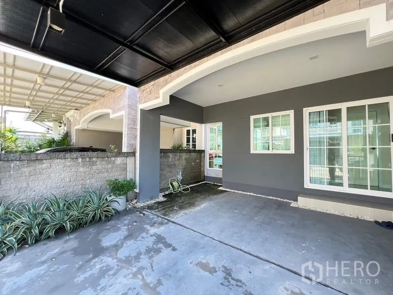 Detached House for rent or sale - Covered double carport and front terrace of the house.