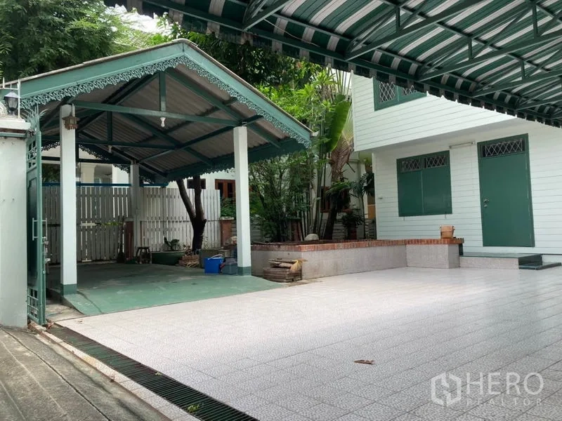 Detached House for rent in Sathon, Bangkok - Gated driveway with covered parking and an open patio at a Bangkok home.