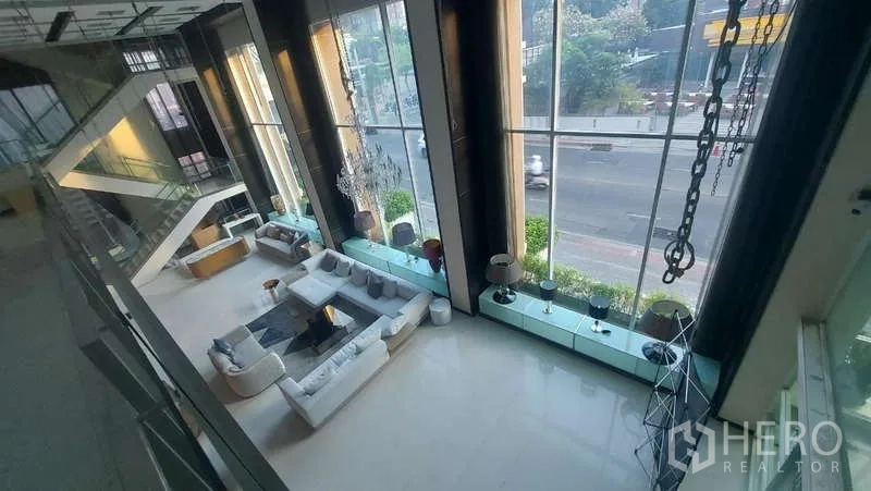 Retail Space for rent in Watthana, Bangkok - Lobby view from mezzanine with floor-to-ceiling windows facing the street