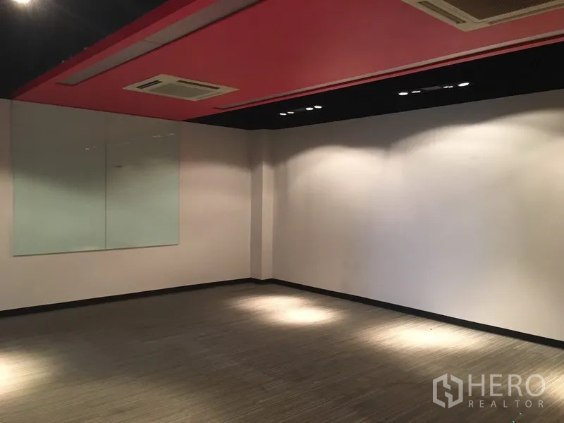 Office Space for rent in Huai Khwang, Bangkok - Conference room with red ceiling feature, spotlights and ceiling cassette air‑conditioning.