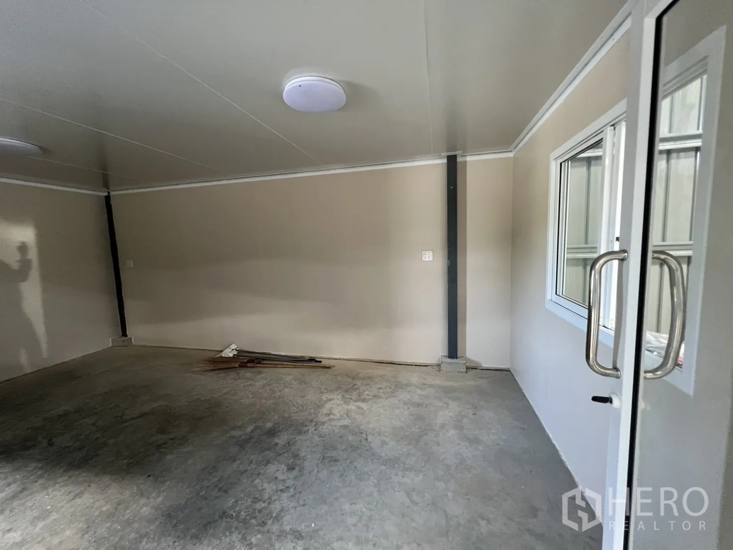 Property Image #15 for property HRE00075