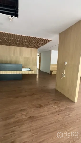 Retail Space for rent in Bang Na, Bangkok - Reception zone featuring wood slat ceiling, built-in counter and laminate floors in the retail unit.