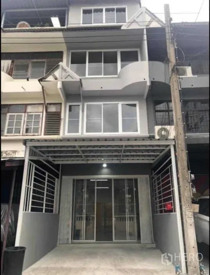 Featured image for For rent or sale Home Office 194 sqm in Phra Khanong Nuea, Watthana, Bangkok BTS Ekkamai