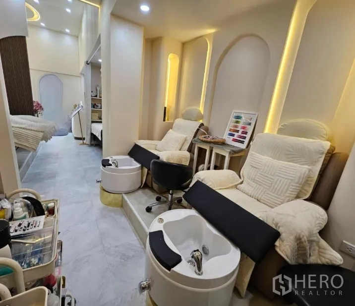 Retail Space for rent in Watthana, Bangkok - Pair of pedicure chairs with built-in foot spa basins and warm backlighting.