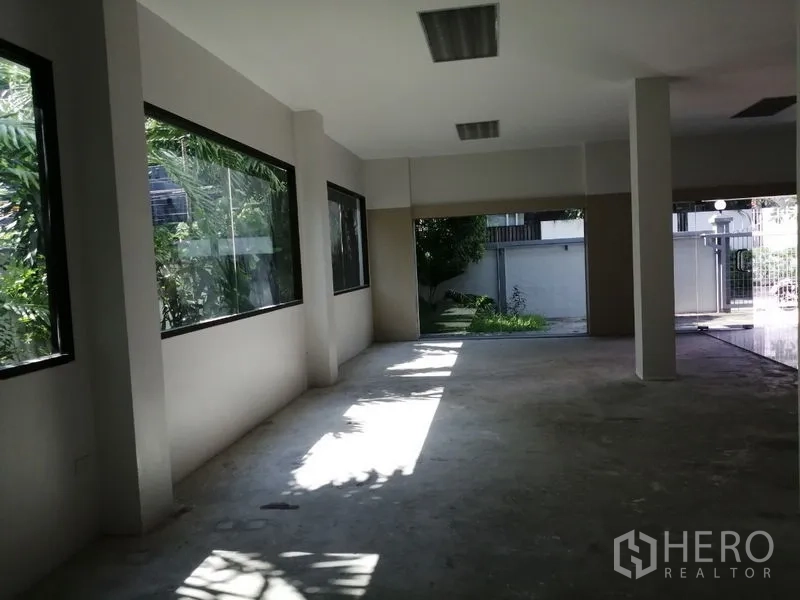Home Office for rent in Watthana, Bangkok - Covered ground level area with large windows facing the garden and entrance gate.