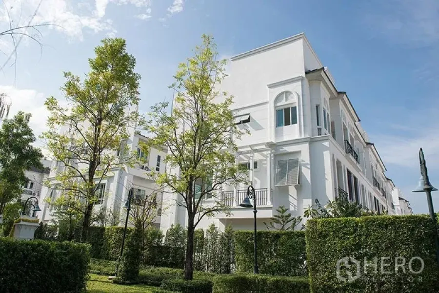 Featured image for For rent or sale 4 Bedroom Townhouse in Phra Khanong Tai, Phra Khanong, Bangkok BTS Bang Chak