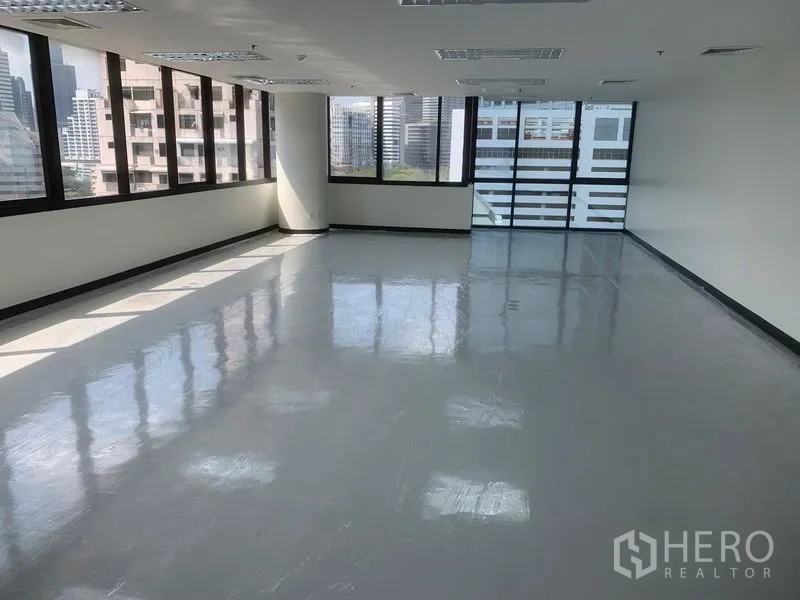 Office Space for rent in Bang Rak, Bangkok - Spacious open workspace with wraparound glazing and skyline outlook.