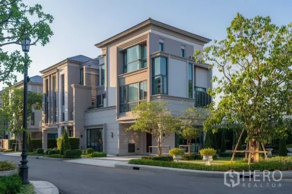 Detached House for sale in Prawet, Bangkok - Modern three-storey detached homes along a landscaped private street.