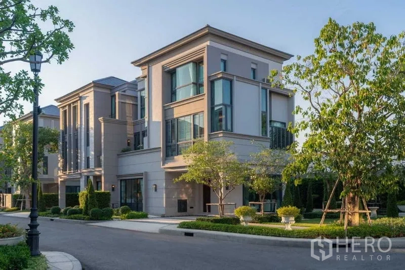 Detached House for sale in Prawet, Bangkok - Modern three-storey detached homes along a landscaped private street.