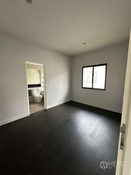 Detached House for sale in Lam Luk Ka, Pathum Thani - Bedroom showing doorway to an ensuite bathroom.