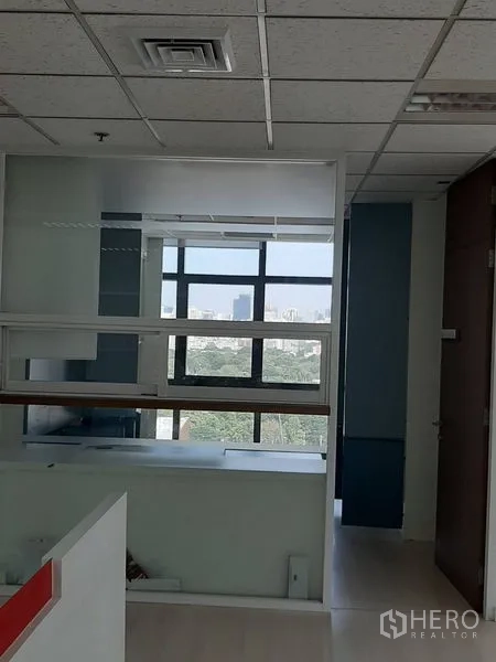 Office Space for rent in Bang Rak, Bangkok - Glass-partitioned workspace with a view toward the skyline.