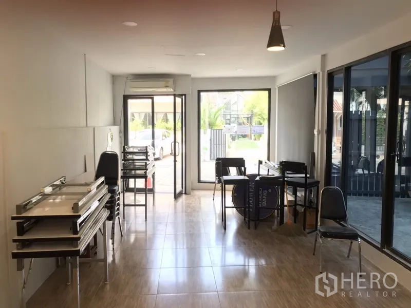 Retail Space for rent in Watthana, Bangkok - Flexible shop space with large windows, glass door entrance, air-conditioning and abundant natural light flowing through the frontage.