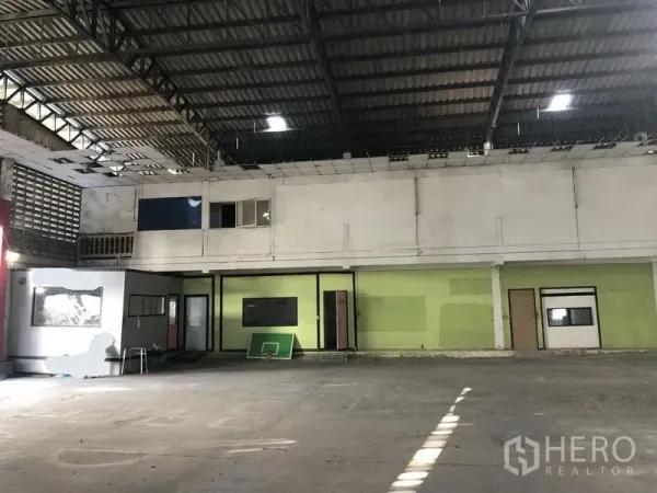 Warehouse for rent in Khlong Sam Wa, Bangkok - Warehouse interior featuring mezzanine offices, concrete floor and tall ceiling.