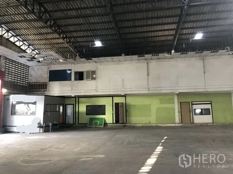 Warehouse for rent in Khlong Sam Wa, Bangkok - Warehouse interior featuring mezzanine offices, concrete floor and tall ceiling.