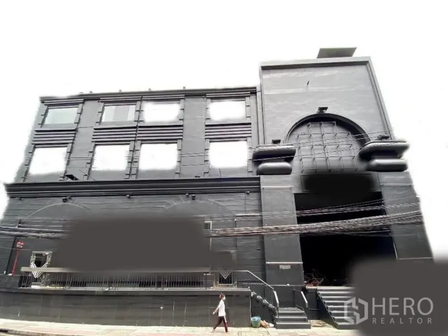 Retail Space for rent in Khlong Toei, Bangkok - Multi-storey black retail building with arched entrance and steps in the Nana Sukhumvit area of Bangkok.