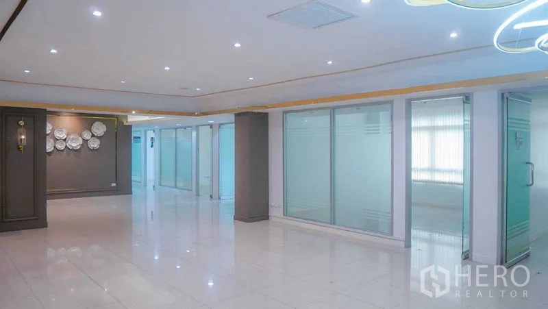 Office Space for rent in Chatuchak, Bangkok - Expansive open plan area with glossy tiles, accent feature wall, and rows of glass‑fronted private offices.