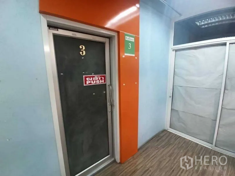 Office Space for rent in Ratchathewi, Bangkok - Entrance door marked number 3 beside an orange pillar and adjacent glass panel.