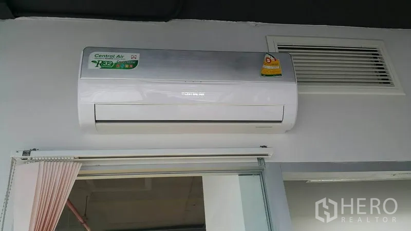 Office Space for rent in Khlong Toei, Bangkok - Close-up of wall-mounted air-conditioning unit inside the office.