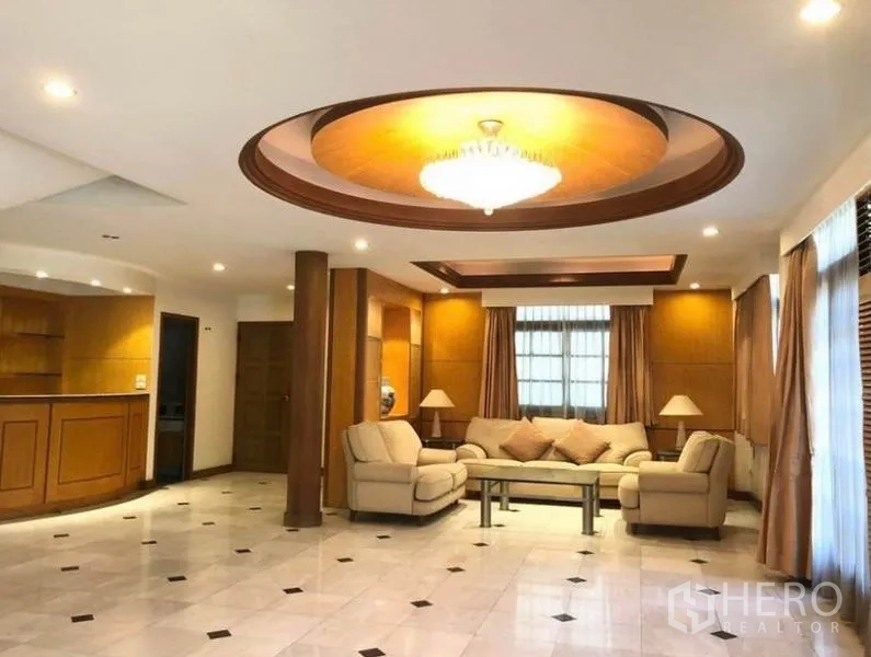 Detached House for sale in Mueang Samut Prakan, Samut Prakan - Spacious living room with chandelier, recessed ceiling and marble floors.