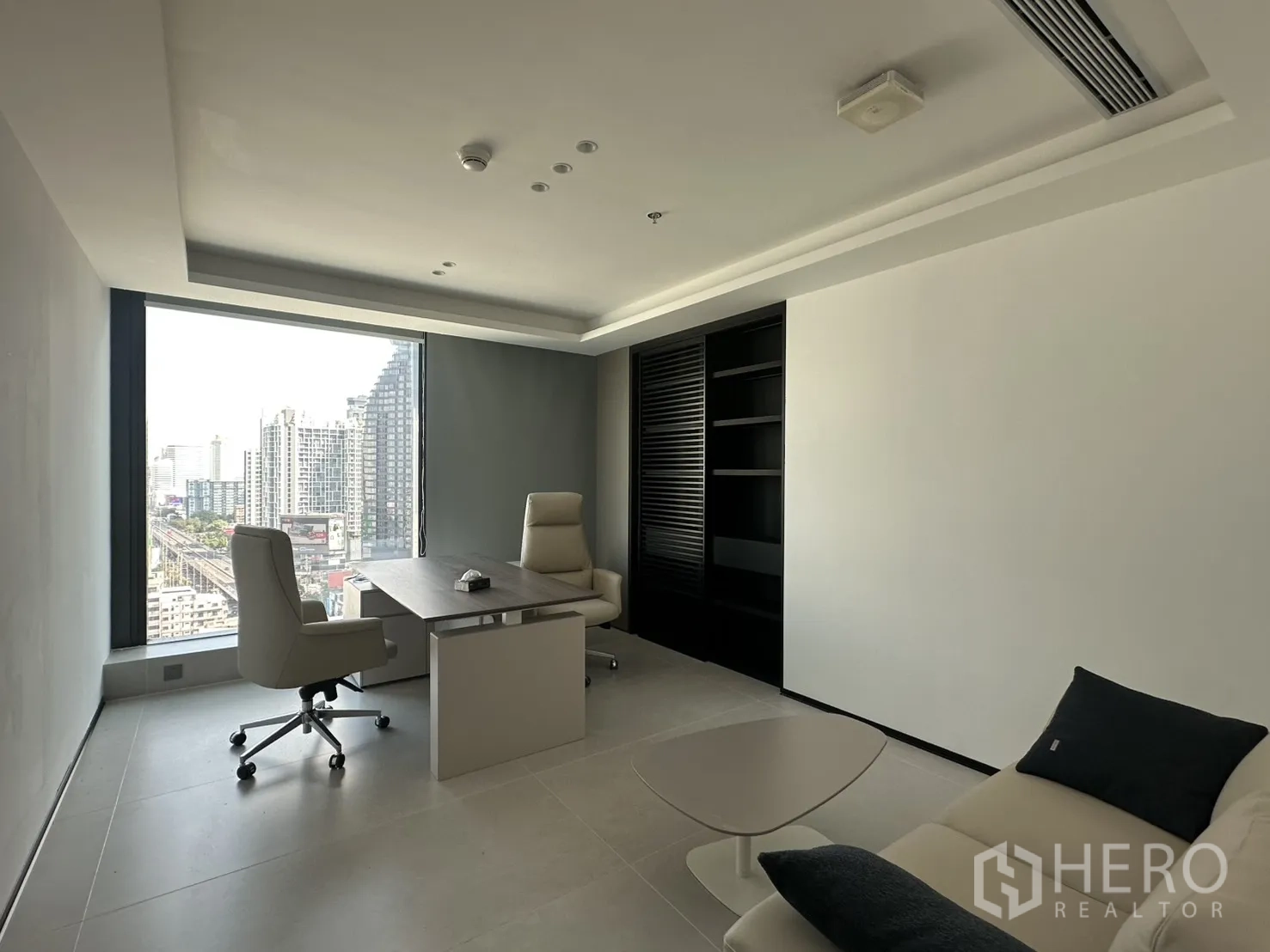 Office Space for rent in Din Daeng, Bangkok - Private office featuring a desk, built-in shelving, and a compact sofa.