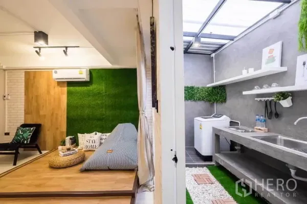 独立式住宅 出租在Khlong Toei, Bangkok - 客厅连通半露台式厨房，水泥台面与洗衣机。
