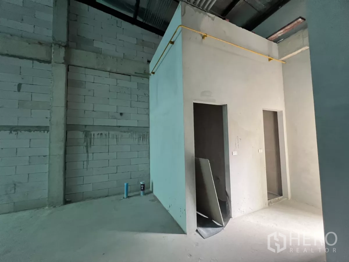 Retail Space for rent in Khlong Toei, Bangkok - Built-in restroom cores with utility lines ready for tenant fit-out.