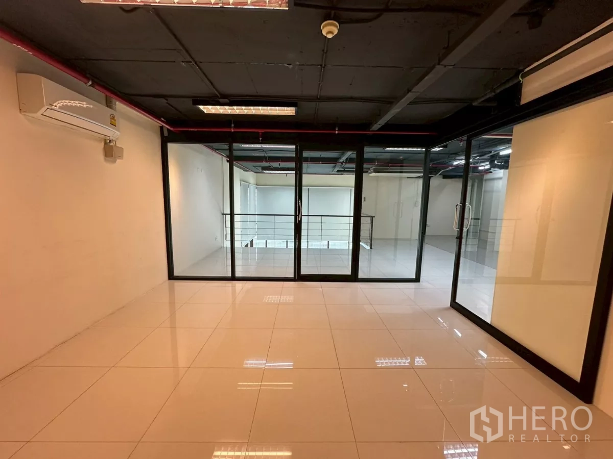 Office Space for rent in Khlong Toei, Bangkok - Another view of the private office with glass partitions and wall-mounted AC.