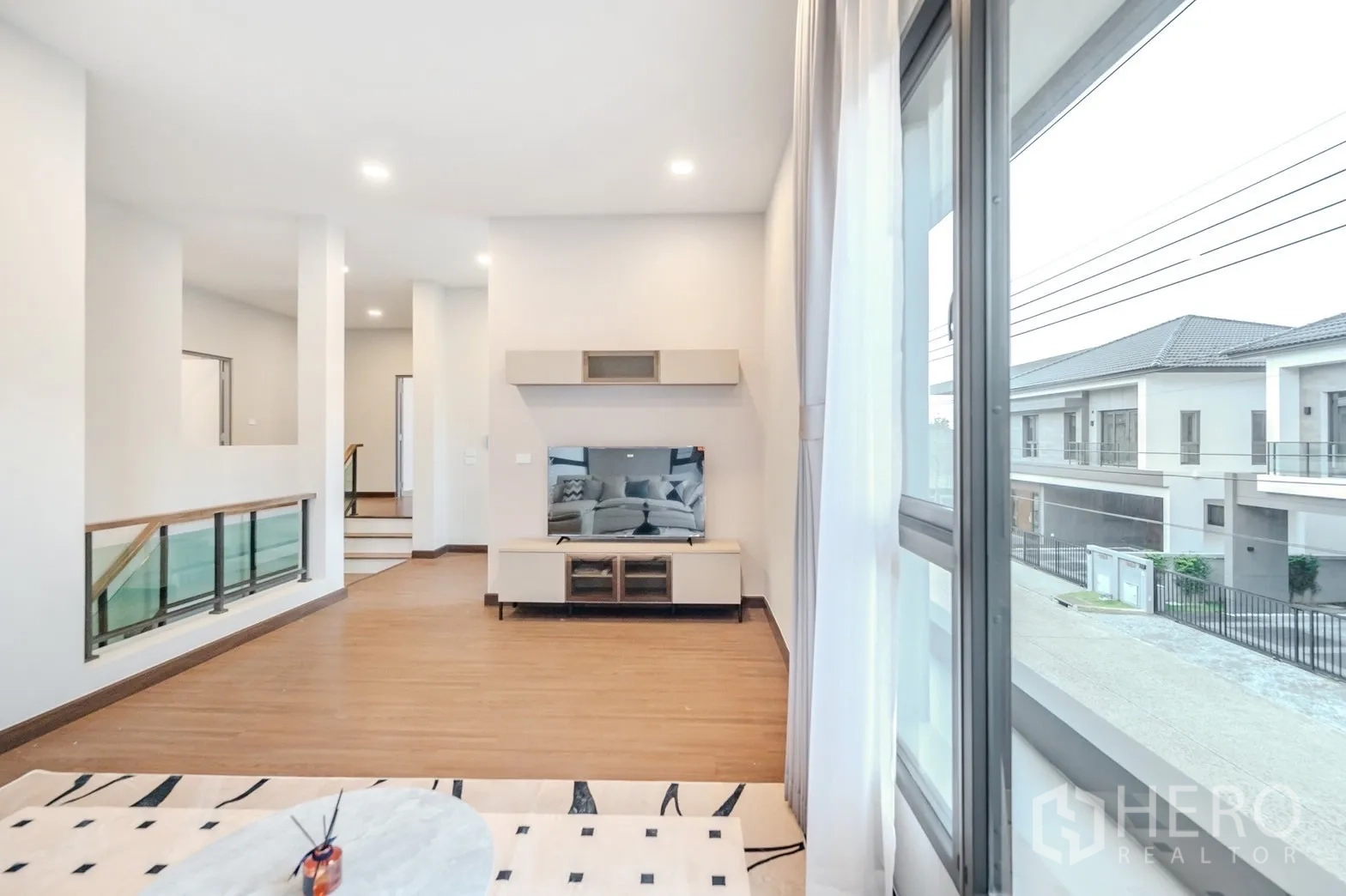 Detached House for rent in Bang Phli, Samut Prakan - Spacious master bedroom with king bed, balcony windows and wood flooring