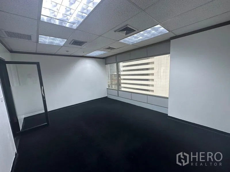 Office Space for rent in Pathum Wan, Bangkok - Private office or meeting room with glass door, dark carpet and a city-facing window.