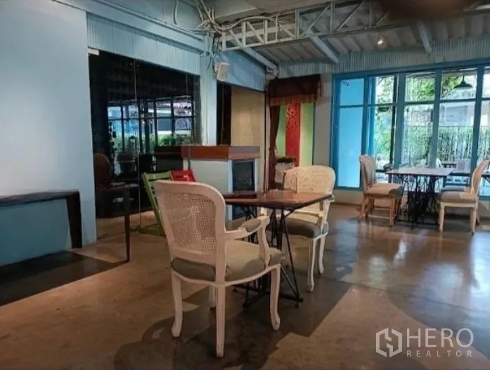 Retail Space for rent in Watthana, Bangkok - Bright corner seating area with large windows and polished concrete floor.