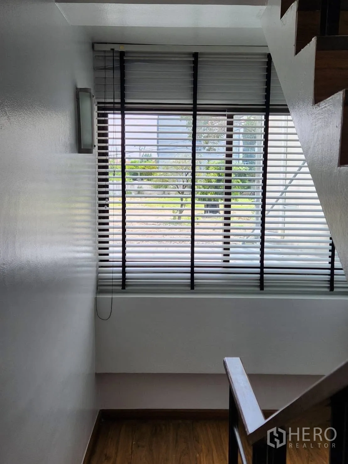 Townhouse for rent in Suan Luang, Bangkok - Stairwell window with blinds bringing in natural light.