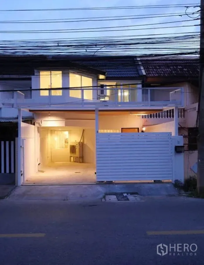 Featured image for 出租 3 卧室 联排别墅 在 帕卡侬努亚 瓦塔纳 曼谷 BTS 帕卡农