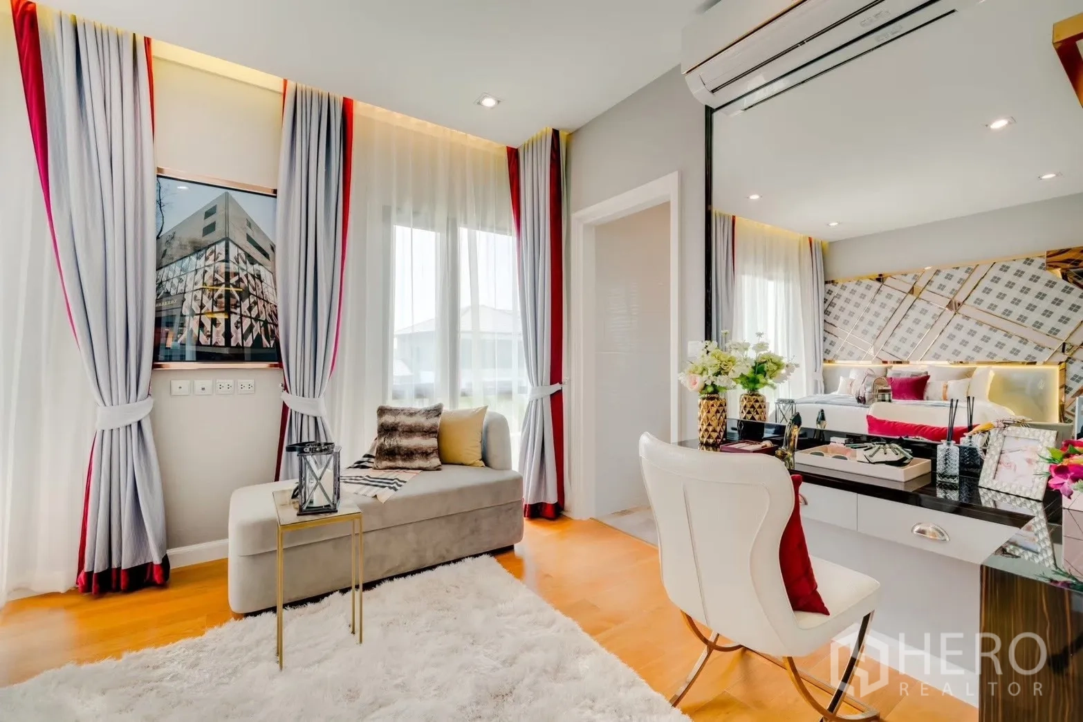 Detached House for rent in Prawet, Bangkok - Bedroom seating corner with makeup vanity, sheer curtains and a plush white rug