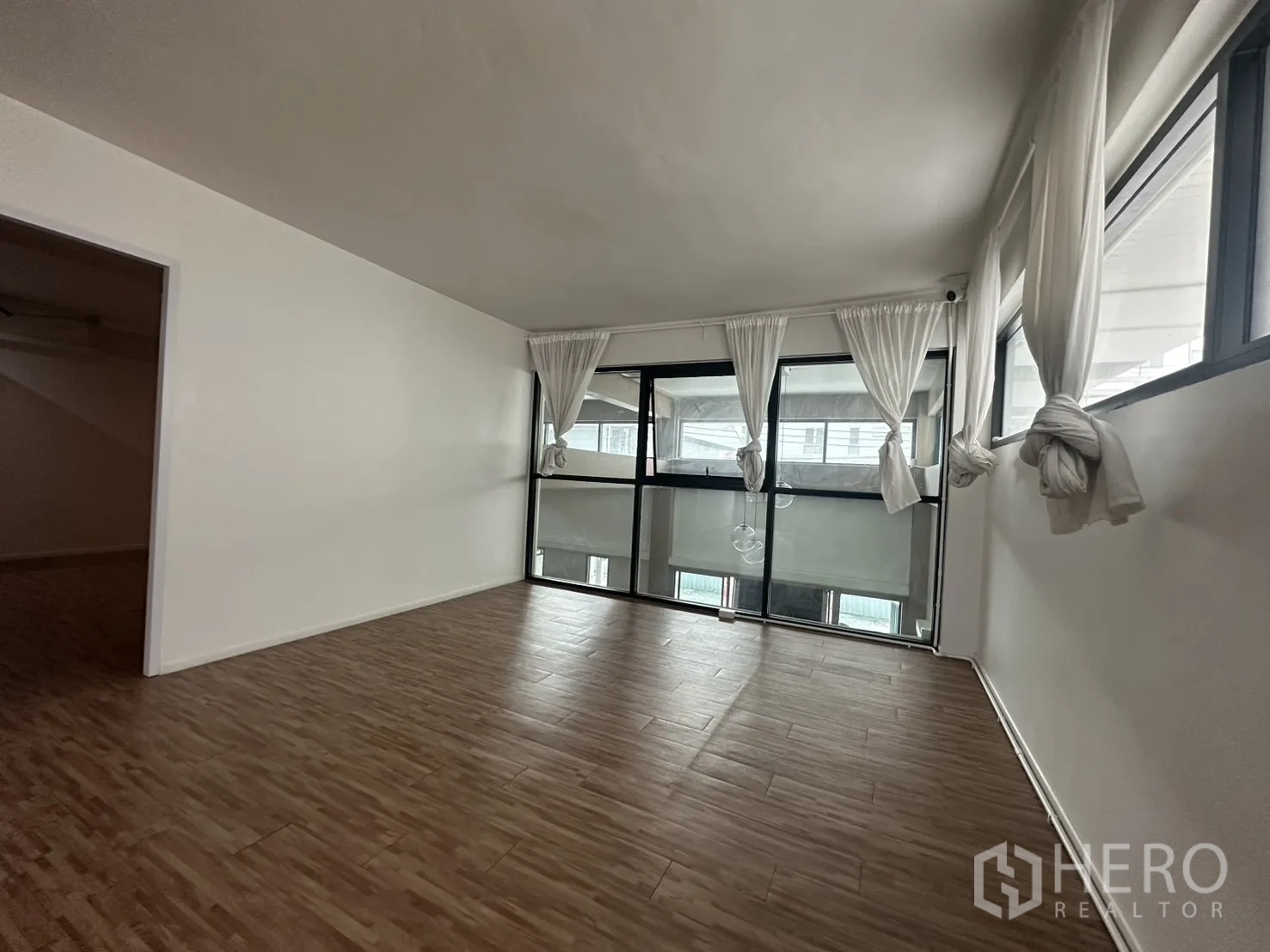 Property Image #6 for property HRE00454