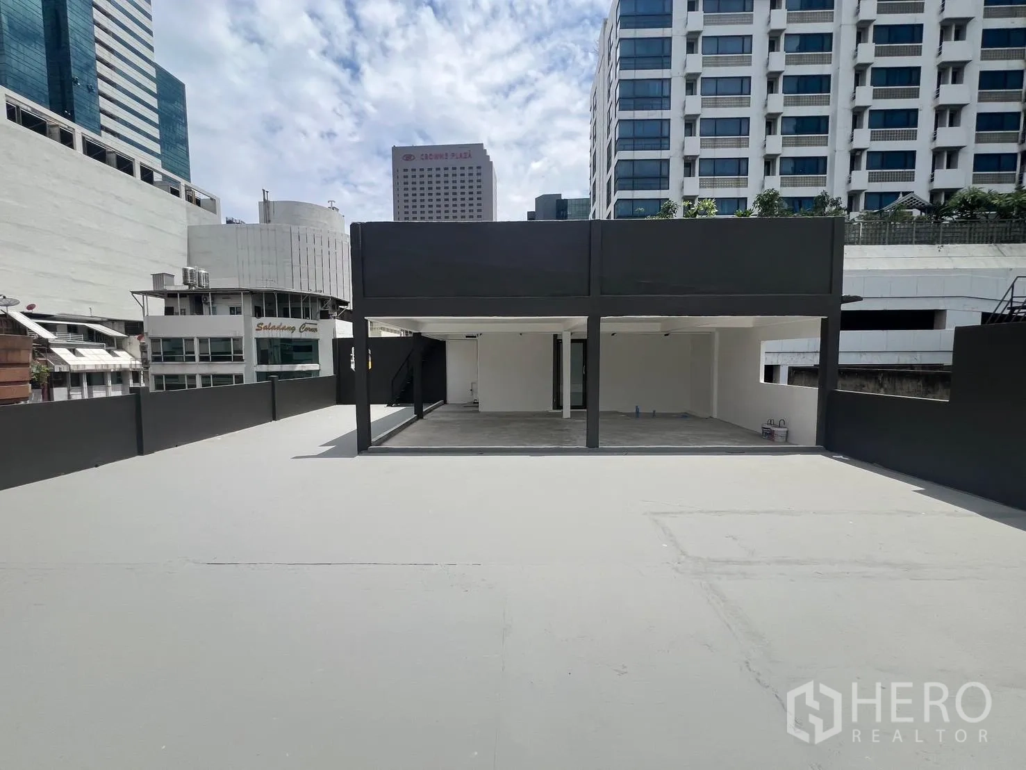 Retail Space for rent in Bang Rak, Bangkok - Broad rooftop deck leading to the covered retail space, framed by high-rise city buildings.