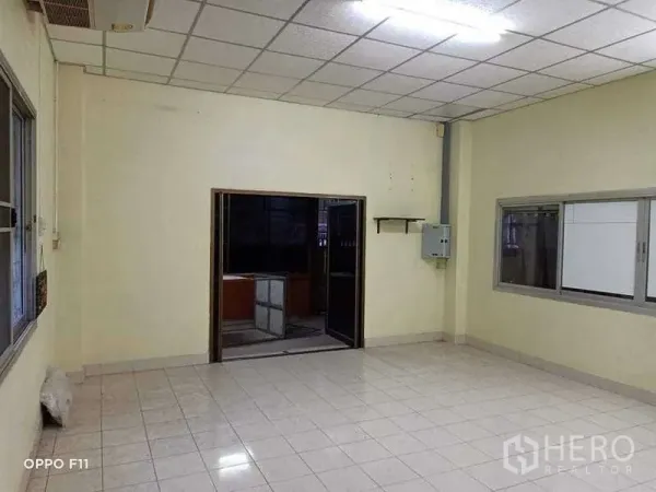 Warehouse for rent or sale in Mueang Samut Sakhon, Samut Sakhon - Office or admin room with tiled floor, sliding doorway, and windows.