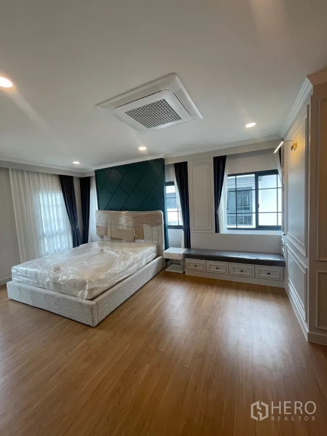 Detached House for rent in Bang Phli, Samut Prakan - Master bedroom angle showing bay window seat and feature headboard wall.